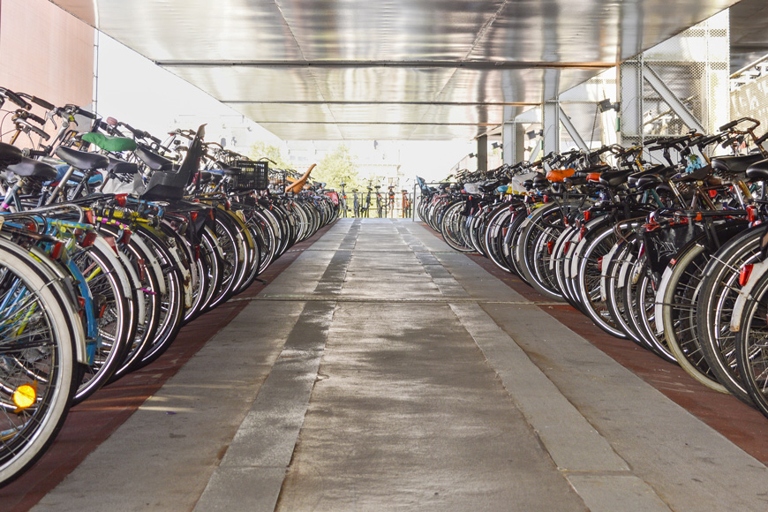 1. Look for the best places to park your bike by finding well-lit areas with high foot traffic.