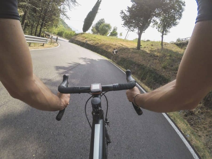 Here are some tips on how to brake safely and effectively. When cycling downhill, you need to be extra careful with your braking.