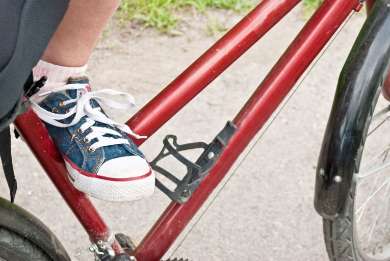 If you experience numbness in your left foot while cycling, it could be due to a number of factors, including the fit of your shoe.