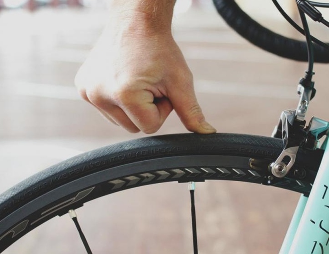 One way to increase the average speed of a hybrid bike is to ensure that the tires are properly inflated.
