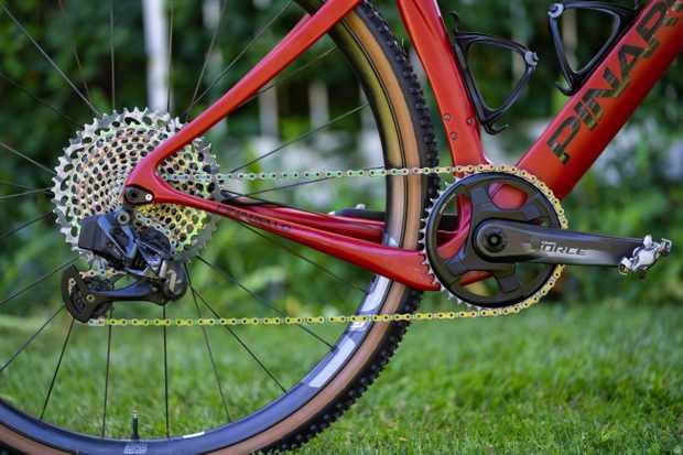 The main difference between 2x and 1x drivetrains on a hybrid bike is that 2x drivetrains have two chainrings, while 1x drivetrains only have one.