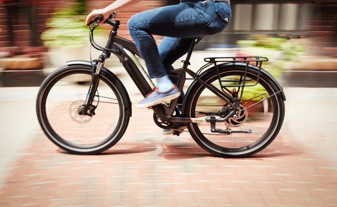 The main similarity between electric bikes and skateboards is that they are both powered by electricity. The main difference is that electric bikes have pedals, while skateboards do not.