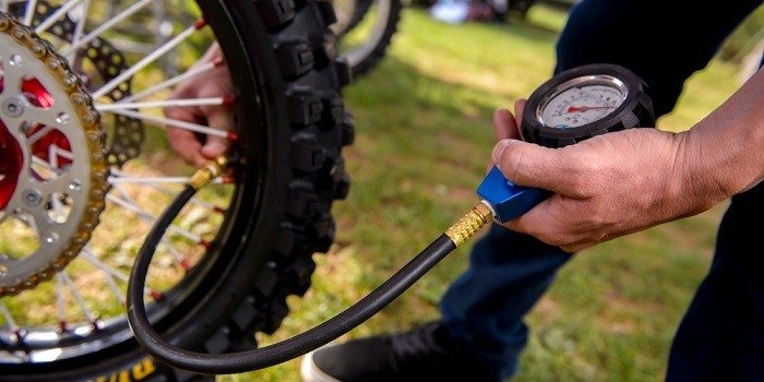 To know what pressure your bike tires are, you will need to check the pressure with a tire pressure gauge.